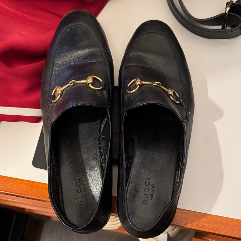 Gucci Black Leather Loafers with Gold Hardware